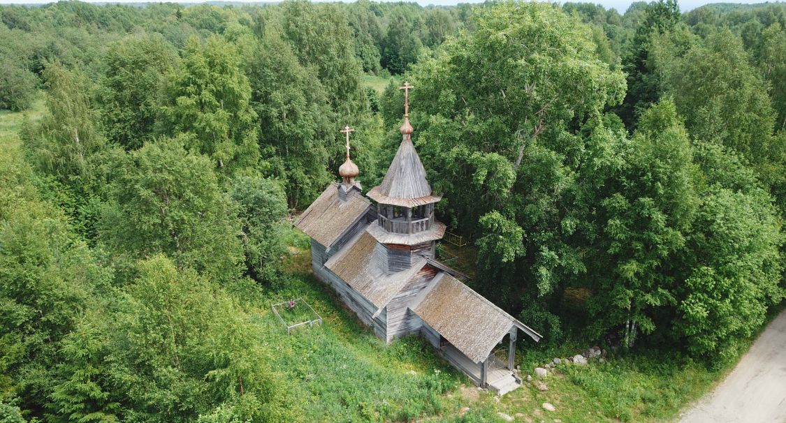 Часовня Николая Чудотворца, Тамбицы (Медвежьегорский район, Республика Карелия). общий вид в ландшафте