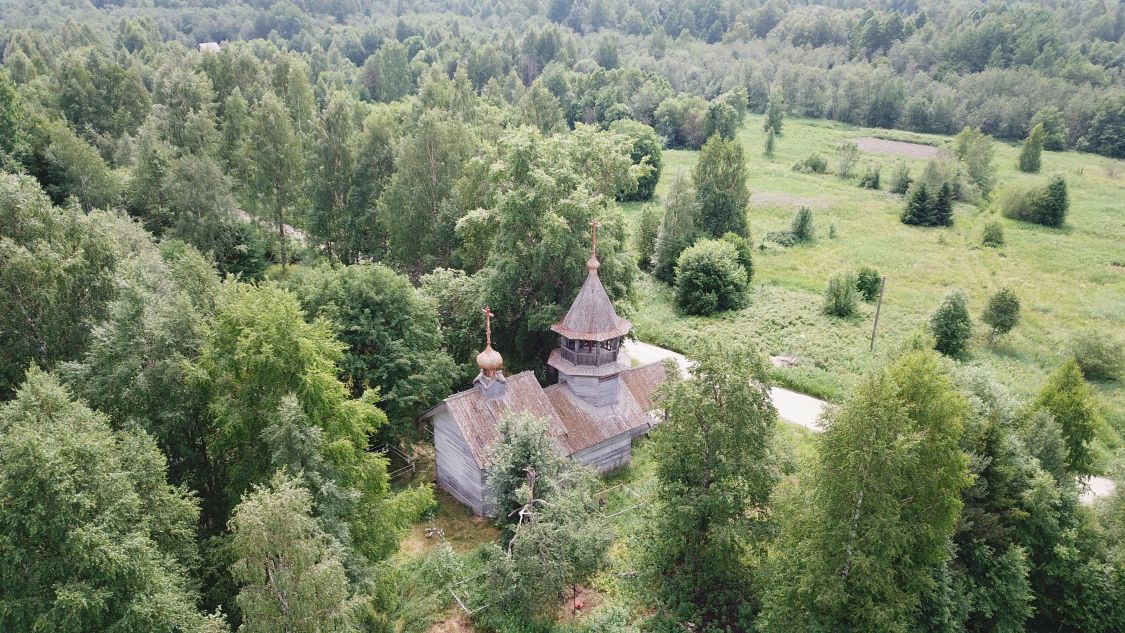 Часовня Николая Чудотворца, Тамбицы (Медвежьегорский район, Республика Карелия). общий вид в ландшафте