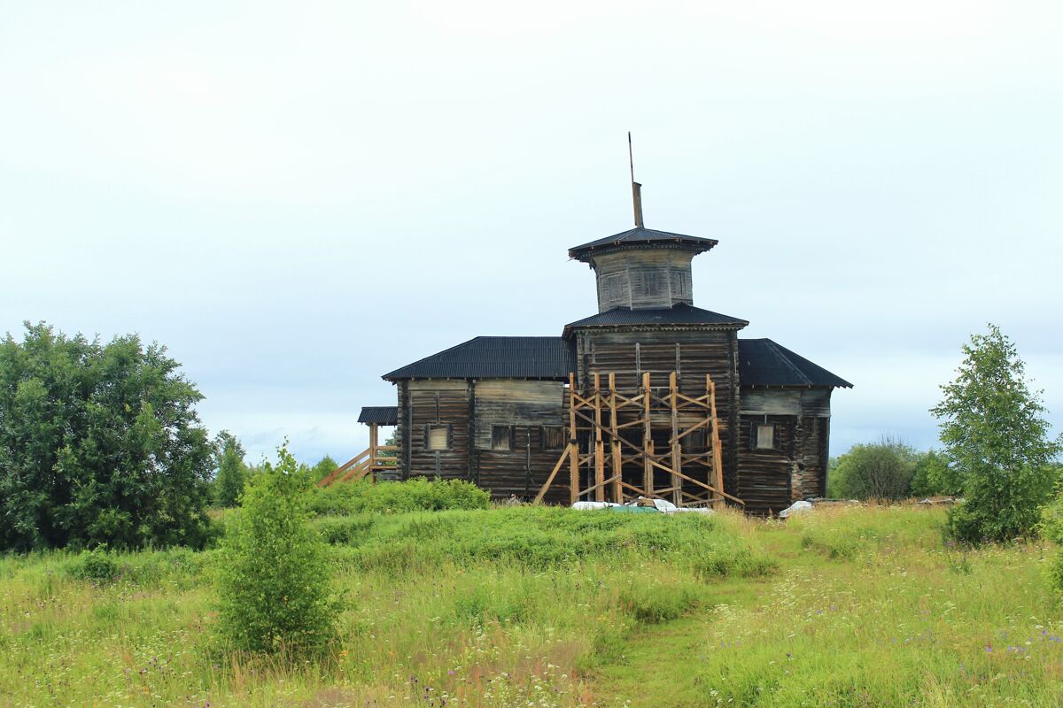 Церковь Климента, папы Римского, Масловская (Тулгас) (Виноградовский район, Архангельская область). фасады, Вид с юга, с трассы, после консервации