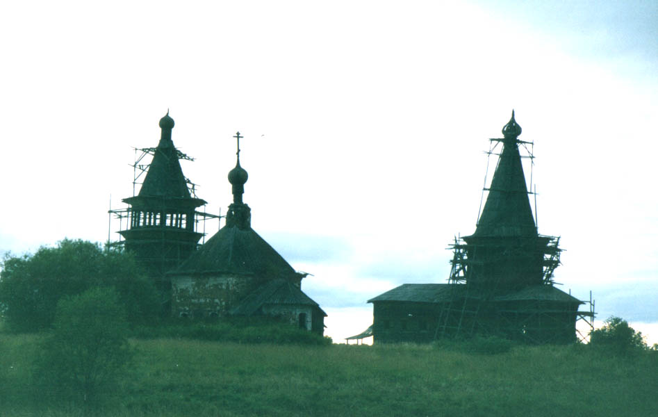 Храмовый комплекс Селецкого погоста, Коверниковская (Сельцо) (Виноградовский район, Архангельская область). общий вид в ландшафте
