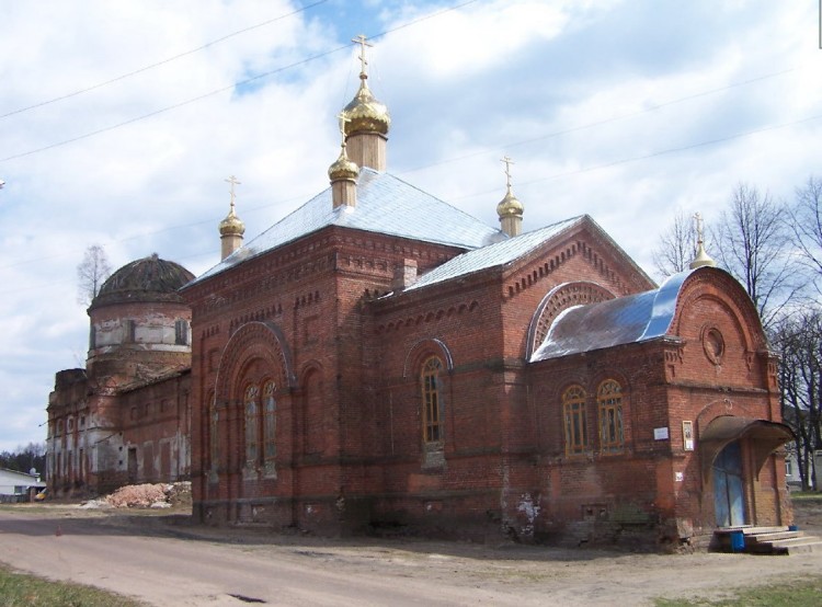 Покровское. Климовский Покровский монастырь. Церковь Николая Чудотворца. фасады, Церковь Николая Чудотворца начали рестоврировать.