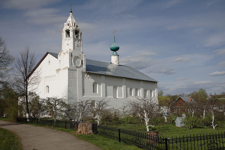 Суздаль. Покровский женский монастырь. Церковь Зачатия Анны. общий вид в ландшафте