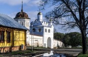 Суздаль. Покровский женский монастырь. Надвратная церковь Благовещения Пресвятой Богородицы