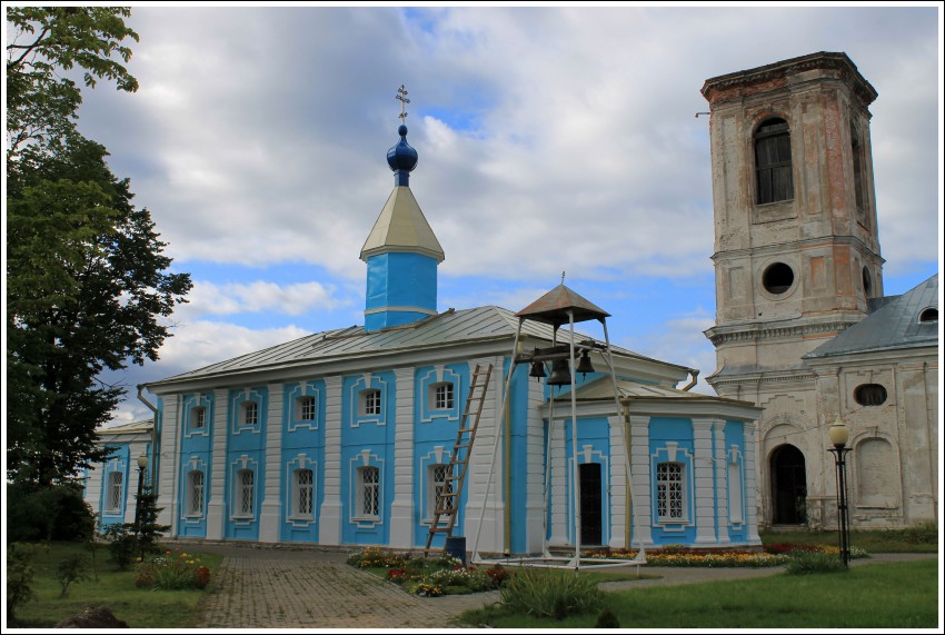 Храмовый комплекс. Собор Благовещения Пресвятой Богородицы и церковь Николая Чудотворца, Шлиссельбург (Кировский район, Ленинградская область). общий вид в ландшафте