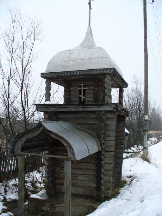 Родники. Часовня Параскевы Пятницы. общий вид в ландшафте