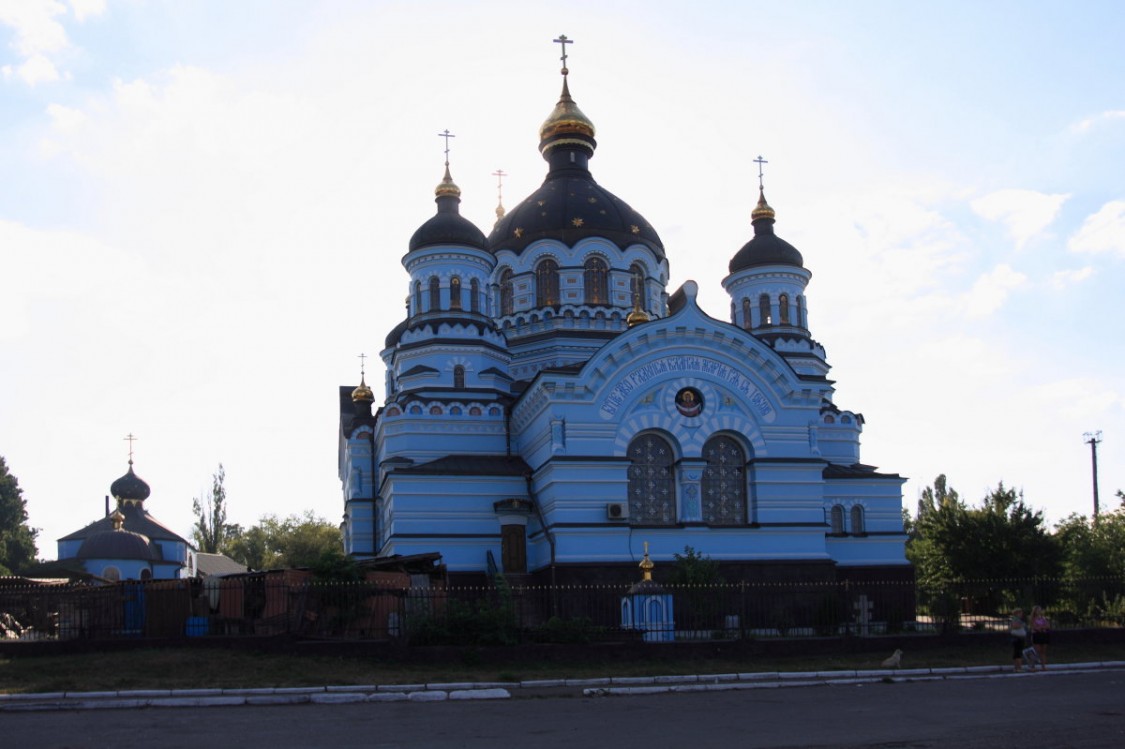 Новоэкономическое. Церковь Рождества Пресвятой Богородицы. общий вид в ландшафте, Вид с востока