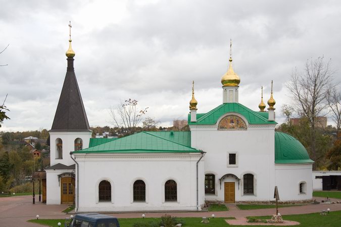 Подольск. Церковь Воскресения Словущего. общий вид в ландшафте