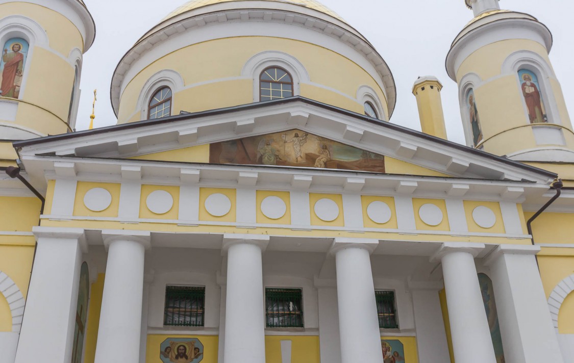 Собор Троицы Живоначальной, Подольск (Подольский городской округ, Московская область). архитектурные детали, Портик