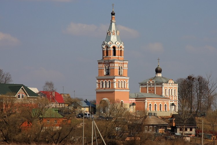 Церковь Троицы Живоначальной в Ознобишине, Ознобишино (Троицкий административный округ (ТАО), г. Москва). общий вид в ландшафте