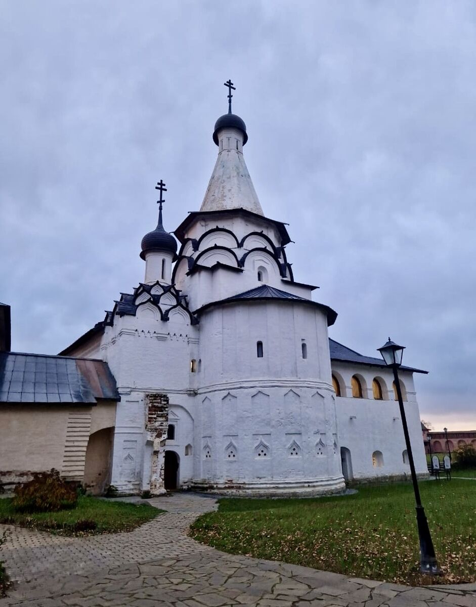 Спасо-Евфимиевский монастырь. Трапезная церковь Успения Пресвятой Богородицы, Суздаль (Суздальский район, Владимирская область). фасады