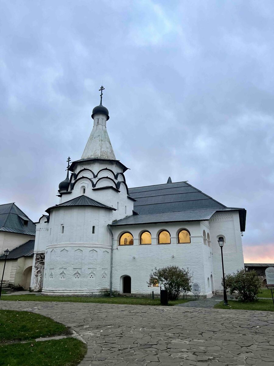Спасо-Евфимиевский монастырь. Трапезная церковь Успения Пресвятой Богородицы, Суздаль (Суздальский район, Владимирская область). фасады