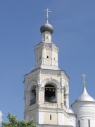 Спасо-Прилуцкий мужской монастырь. Церковь Алексия, митрополита Московского в колокольне, Завершение колокольни, на дальнем плане видны купола собора<br>, Вологда, Вологда, город, Вологодская область