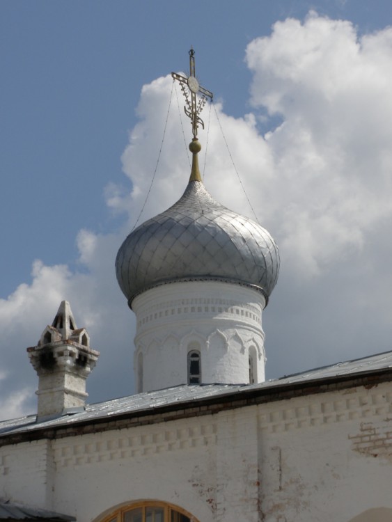 Спасо-Прилуцкий мужской монастырь. Церковь Введения во храм Пресвятой Богородицы, Вологда (Вологда, город, Вологодская область). архитектурные детали, Завершение храма