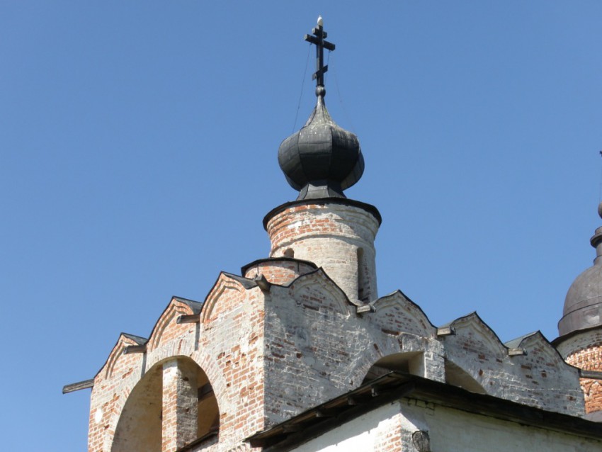 Кирилло-Белозерский монастырь. Церковь Сергия Радонежского, Кириллов (Кирилловский район, Вологодская область). архитектурные детали, Завершение Сергиевского храма