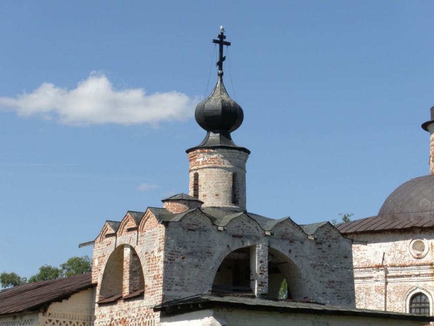 Кирилло-Белозерский монастырь. Церковь Сергия Радонежского, Кириллов (Кирилловский район, Вологодская область). архитектурные детали, Завершение Сергиевского храма