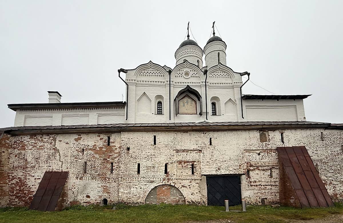 Вид с юго-запада, фасады. Кирилло-Белозерский монастырь. Церковь Преображения Господня, Кириллов (Кирилловский район, Вологодская область)