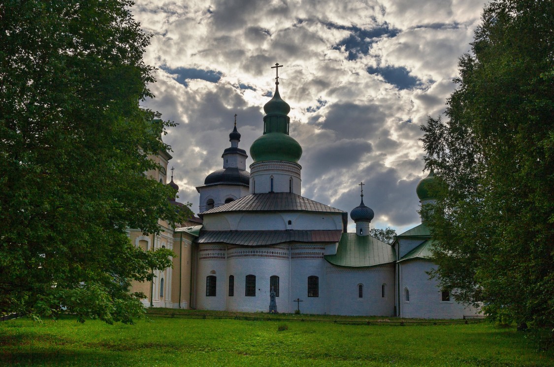 Кириллов. Кирилло-Белозерский монастырь. Собор Успения Пресвятой Богородицы. фасады