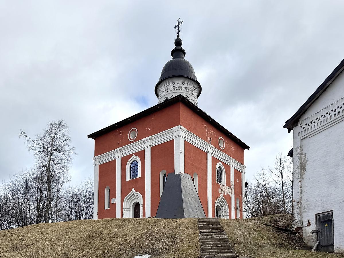 Вид с запада, фасады. Кирилло-Белозерский монастырь. Церковь Иоанна Предтечи, Кириллов (Кирилловский район, Вологодская область)