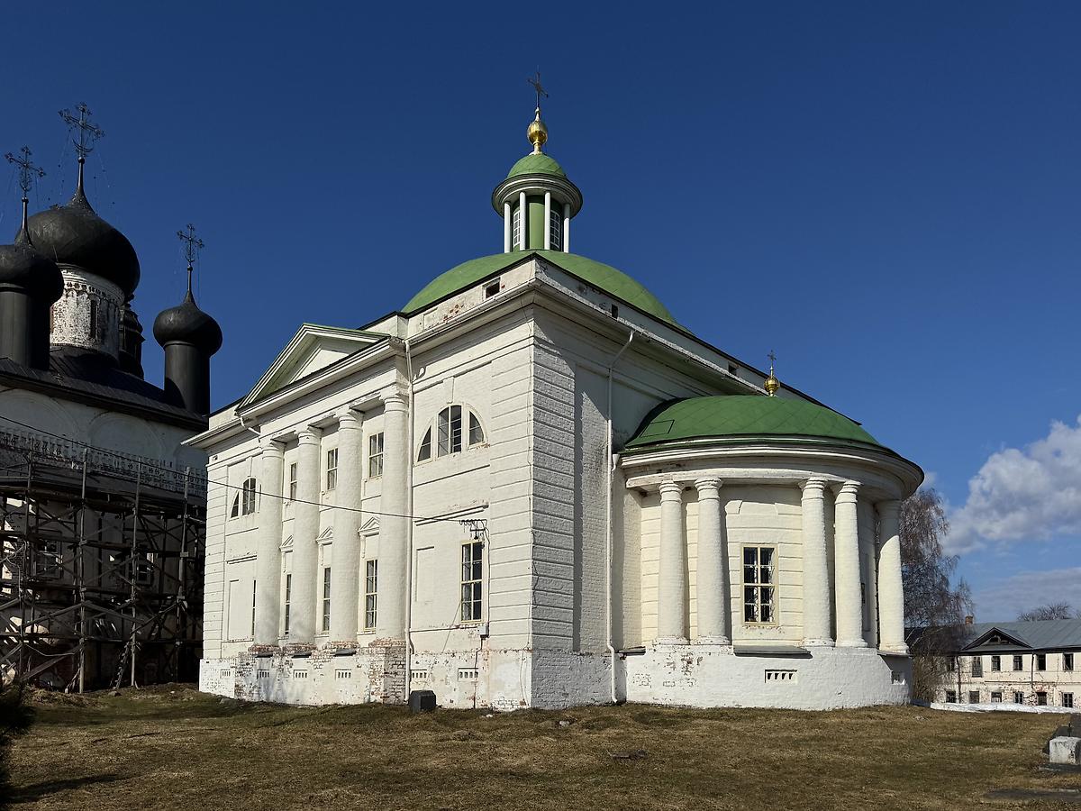 Вид с юго-востока, фасады. Воскресенский Горицкий монастырь. Собор Троицы Живоначальной, Горицы (Кирилловский район, Вологодская область)