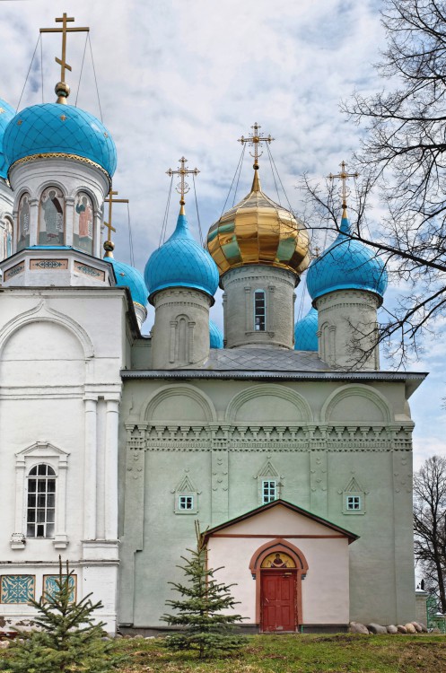 Ножкино. Покровский Авраамиево-Городецкий монастырь. Церковь Покрова Пресвятой Богородицы. фасады