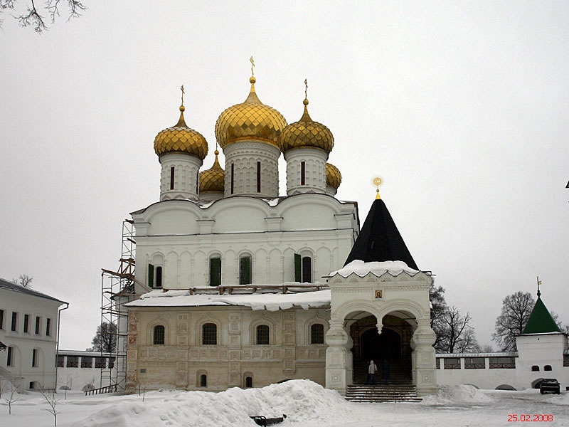 Троицкий Ипатьевский монастырь. Собор Троицы Живоначальной, Кострома (Кострома, город, Костромская область). фасады