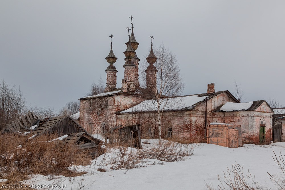 Солигалич. Воскресенский монастырь. Церковь Богоявления Господня. фасады