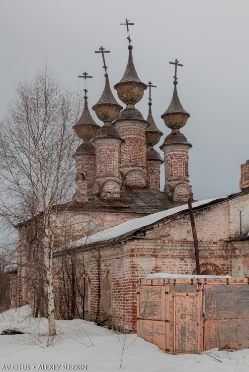 Солигалич. Воскресенский монастырь. Церковь Богоявления Господня. фасады