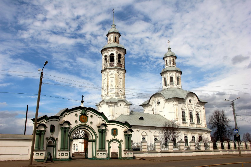 Вятка (Киров). Троицкий Александро-Невский монастырь. Церковь Троицы Живоначальной в Макарье. фасады