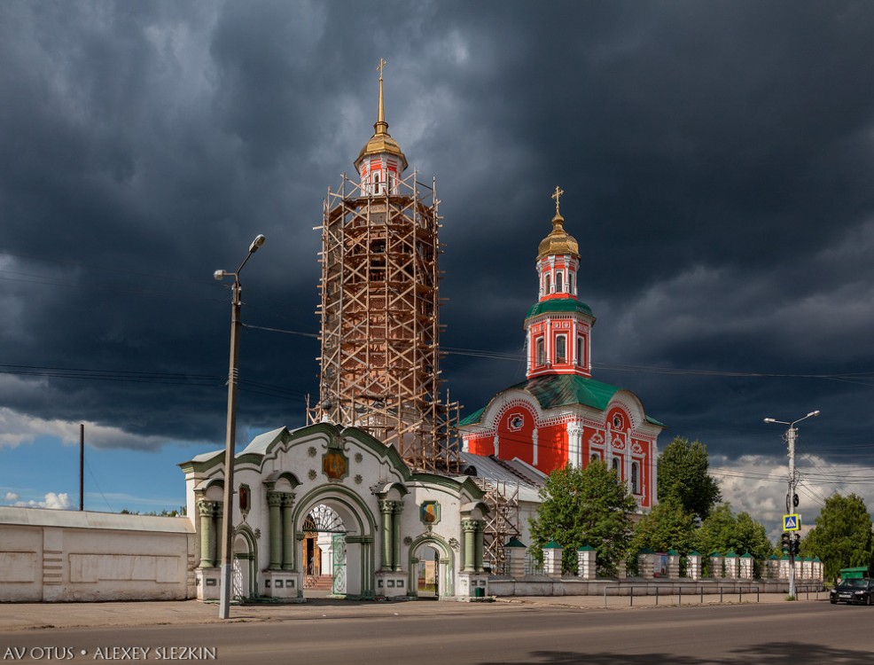 Вятка (Киров). Троицкий Александро-Невский монастырь. Церковь Троицы Живоначальной в Макарье. фасады