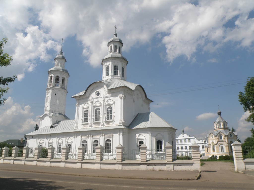 Вятка (Киров). Троицкий Александро-Невский монастырь. Церковь Троицы Живоначальной в Макарье. фасады