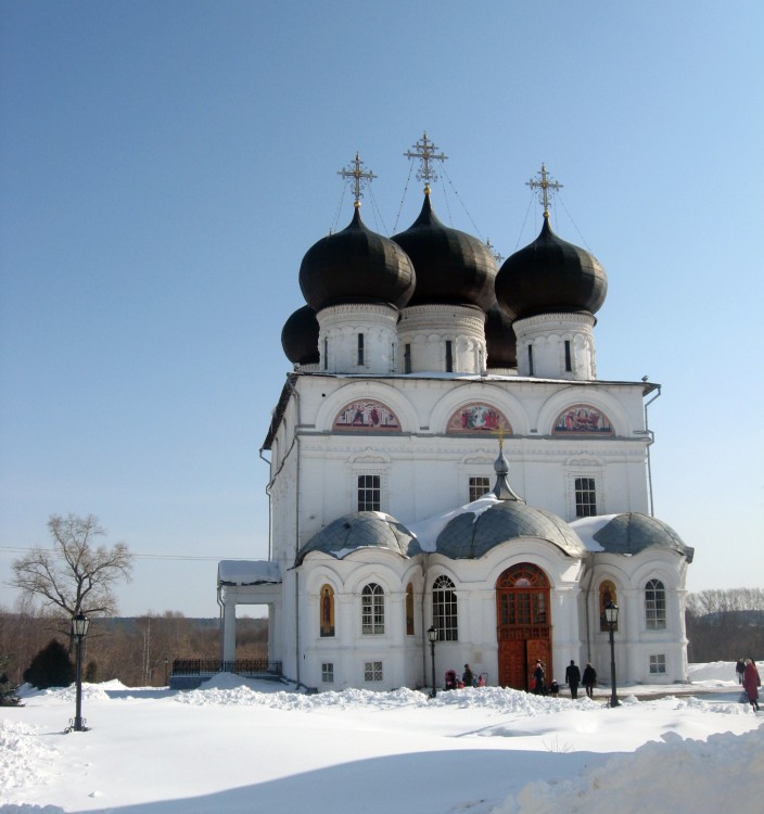 Вятка (Киров). Успения Пресвятой Богородицы Трифонов монастырь. Кафедральный собор Успения Пресвятой Богородицы. фасады