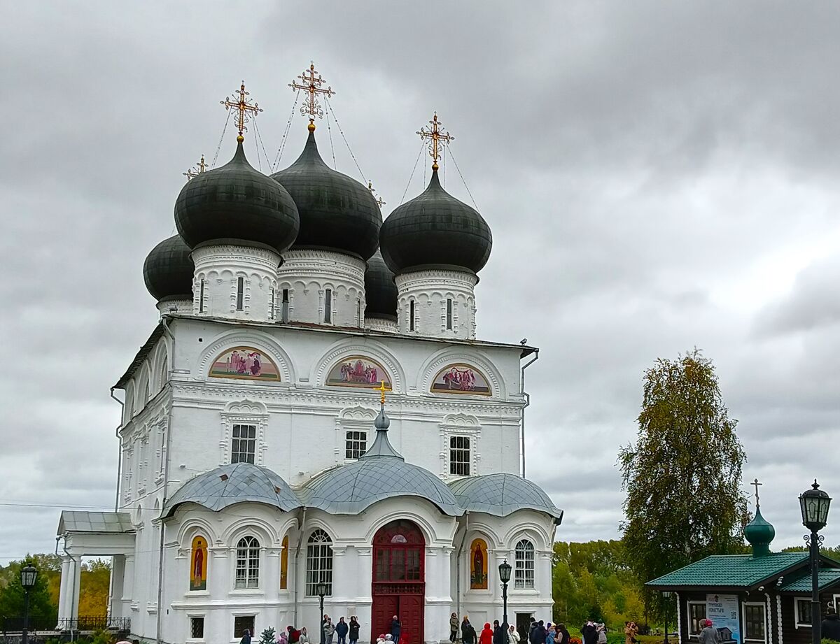 Успения Пресвятой Богородицы Трифонов монастырь. Кафедральный собор Успения Пресвятой Богородицы, Вятка (Киров) (Вятка (Киров), город, Кировская область). фасады