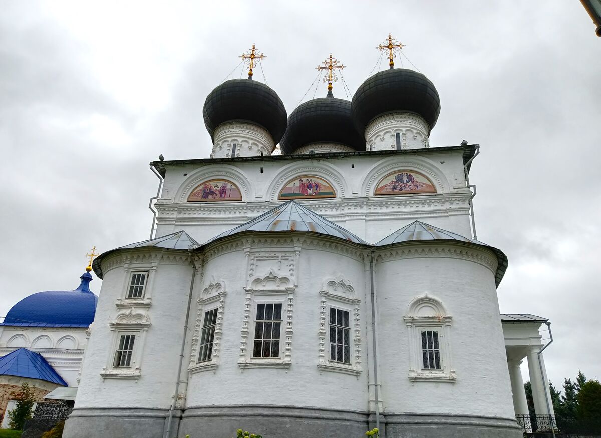 Успения Пресвятой Богородицы Трифонов монастырь. Кафедральный собор Успения Пресвятой Богородицы, Вятка (Киров) (Вятка (Киров), город, Кировская область). фасады