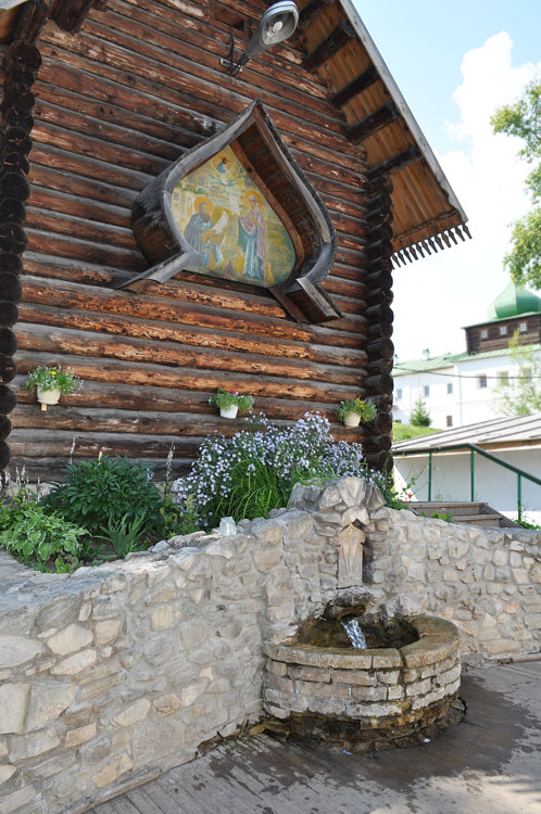 Вятка (Киров). Успения Пресвятой Богородицы Трифонов монастырь. Часовня Трифона Вятского. дополнительная информация, Святой источник