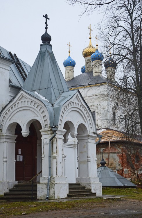 Лукьянцево. Лукианова мужская пустынь. Церковь Богоявления Господня. фасады