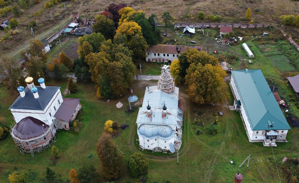 Лукианова мужская пустынь. Церковь Богоявления Господня, Лукьянцево (Александровский район, Владимирская область). общий вид в ландшафте