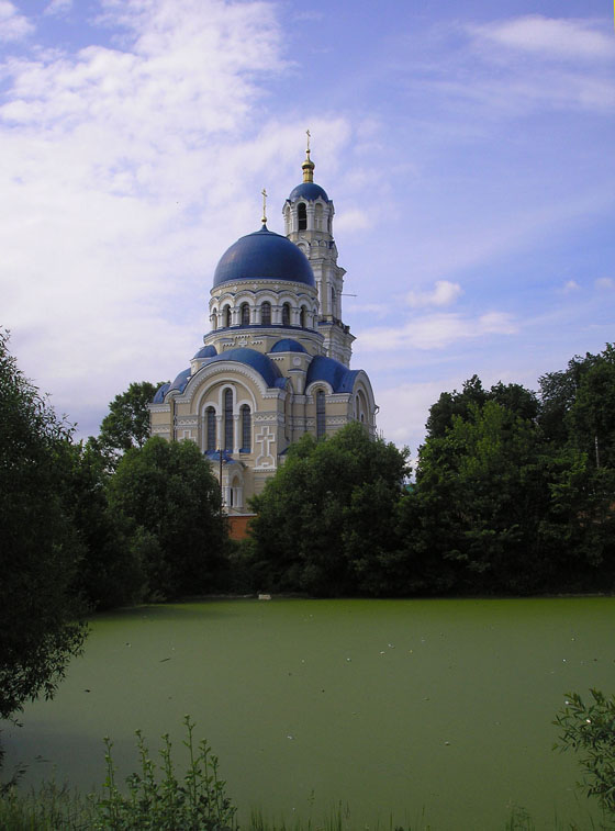 Тихонова пустынь. Собор Успения Пресвятой Богородицы, Льва Толстого, село (Дзержинский район, Калужская область). архитектурные детали, Успенский собор.Вид с юга, со стороны монастырских прудов