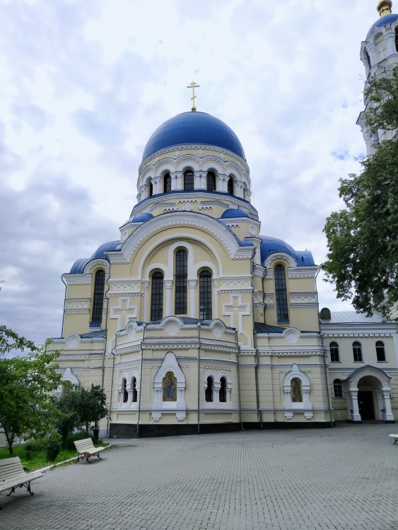 Тихонова пустынь. Собор Успения Пресвятой Богородицы, Льва Толстого, село (Дзержинский район, Калужская область). фасады