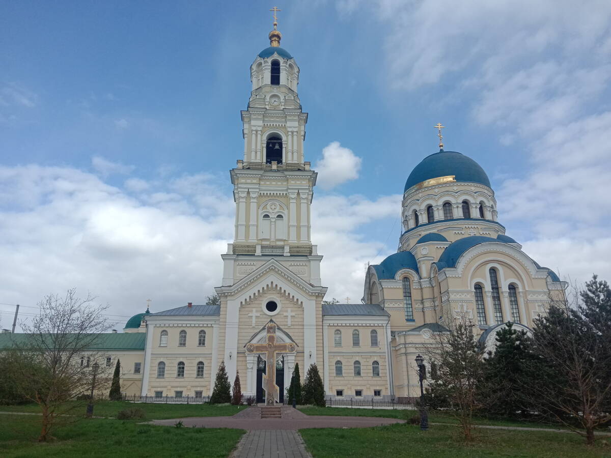 Тихонова пустынь. Собор Успения Пресвятой Богородицы, Льва Толстого, село (Дзержинский район, Калужская область). фасады
