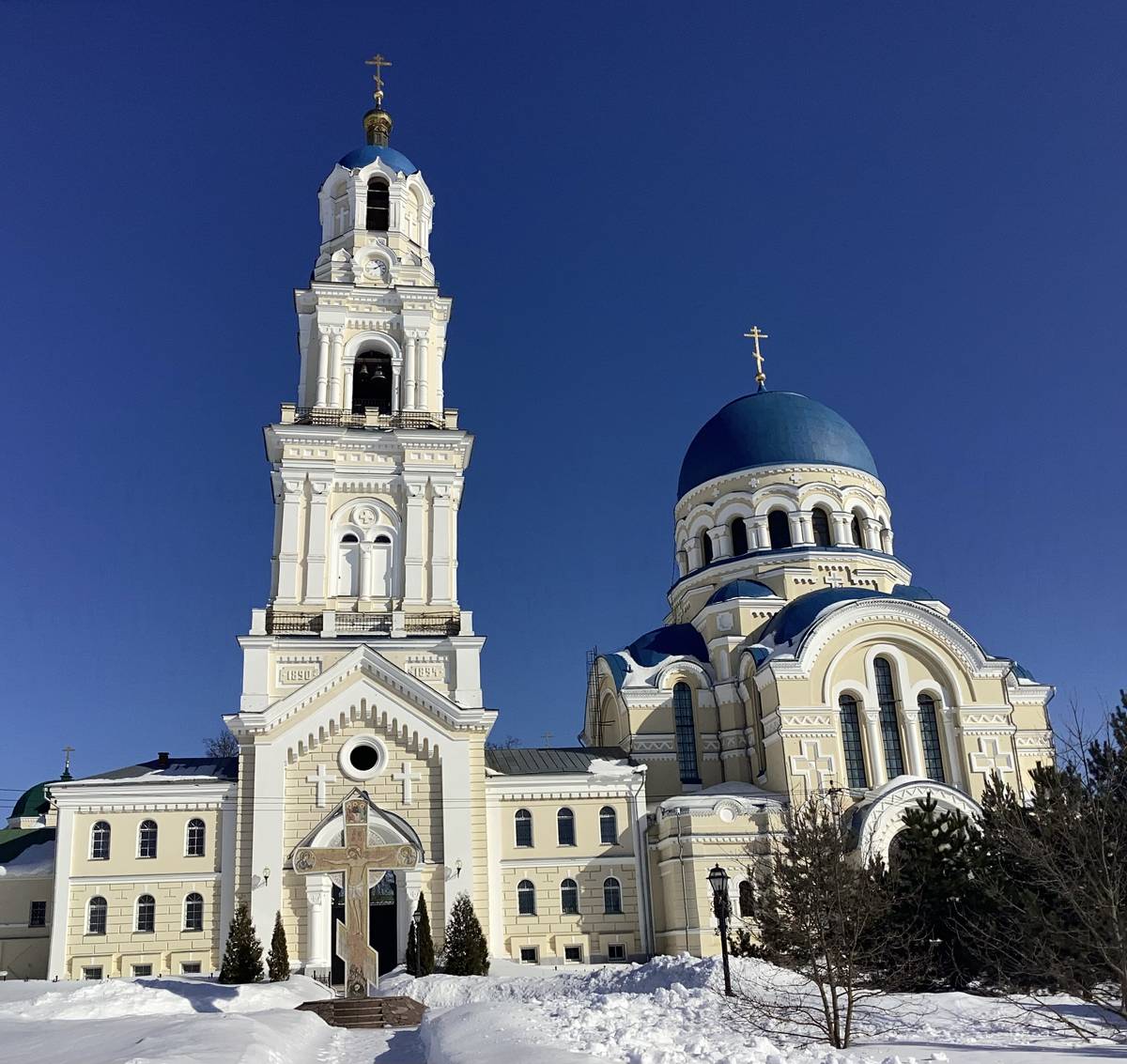 Вид с юго-запада, фасады. Тихонова пустынь. Собор Успения Пресвятой Богородицы, Льва Толстого, село (Дзержинский район, Калужская область)