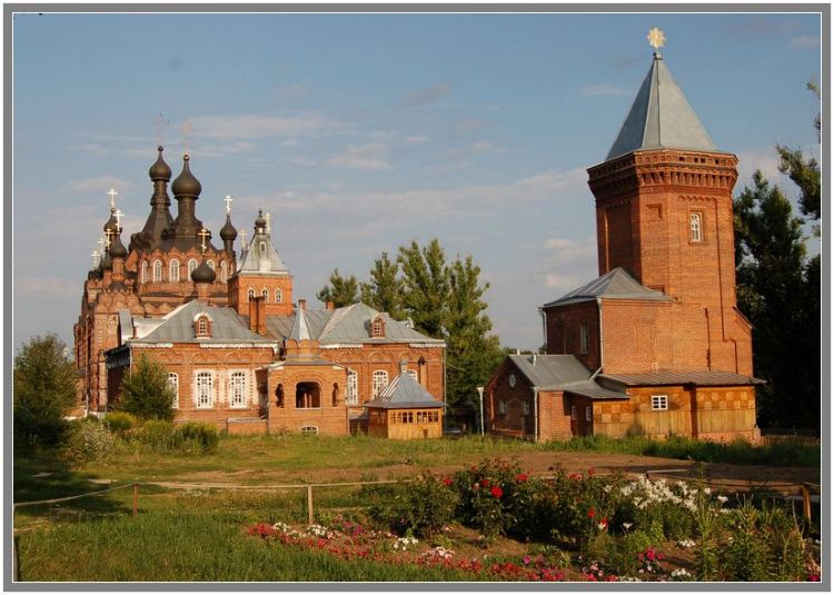 Казанская Амвросиевская пустынь. Собор Казанской иконы Божией Матери, Старое Шамордино (Козельский район, Калужская область). общий вид в ландшафте