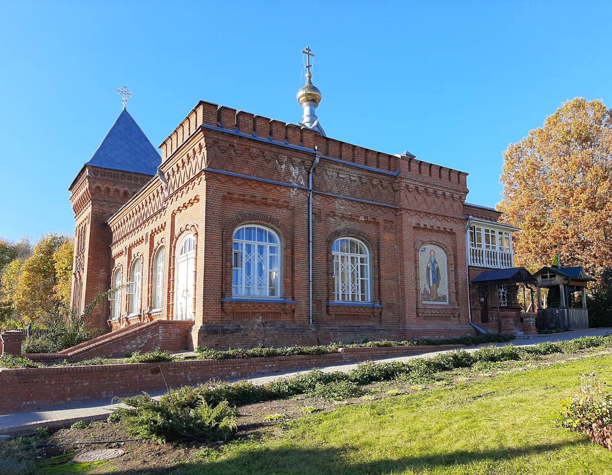 Казанская Амвросиевская пустынь. Церковь Амвросия Оптинского, Старое Шамордино (Козельский район, Калужская область). фасады