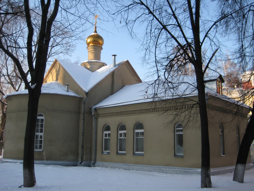 Домовая церковь Воскресения Словущего при Городской клинической больнице № 29, Лефортово (Юго-Восточный административный округ (ЮВАО), г. Москва). общий вид в ландшафте