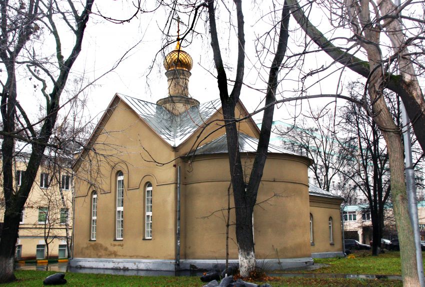 Домовая церковь Воскресения Словущего при Городской клинической больнице № 29, Лефортово (Юго-Восточный административный округ (ЮВАО), г. Москва). общий вид в ландшафте