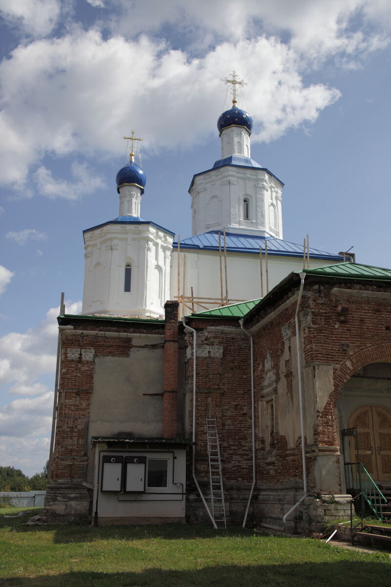 Перемышльский Шаровкин Успенский монастырь. Собор Успения Пресвятой Богородицы, Ильинское (Перемышльский район, Калужская область). архитектурные детали