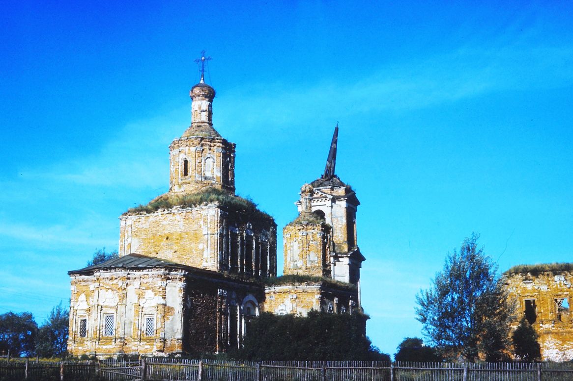 Перемышльский Шаровкин Успенский монастырь. Собор Успения Пресвятой Богородицы, Ильинское (Перемышльский район, Калужская область). фасады