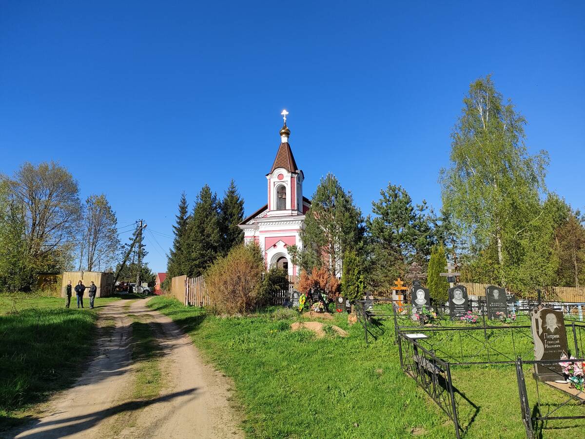 Церковь Воздвижения Креста Господня, Костино (Рузский городской округ, Московская область). общий вид в ландшафте