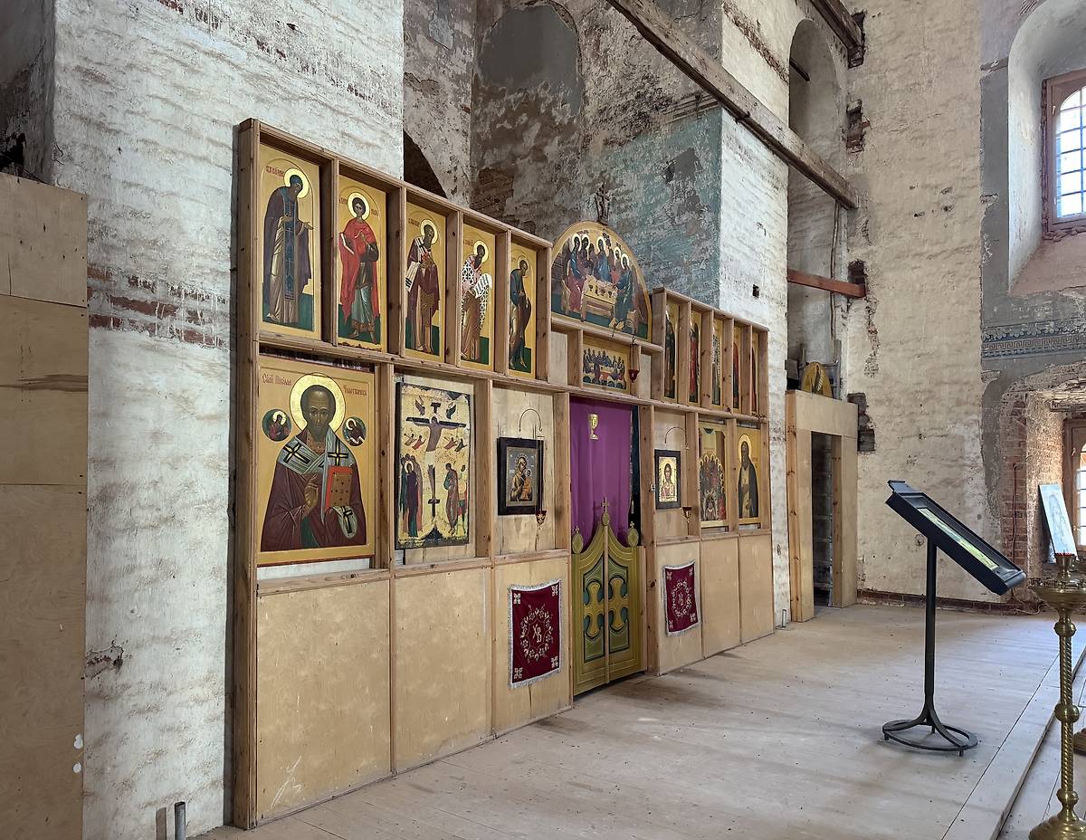 Главный иконостас, интерьер и убранство. Троицкий Зеленецкий мужской монастырь. Собор Троицы Живоначальной, Зеленец (Волховский район, Ленинградская область)