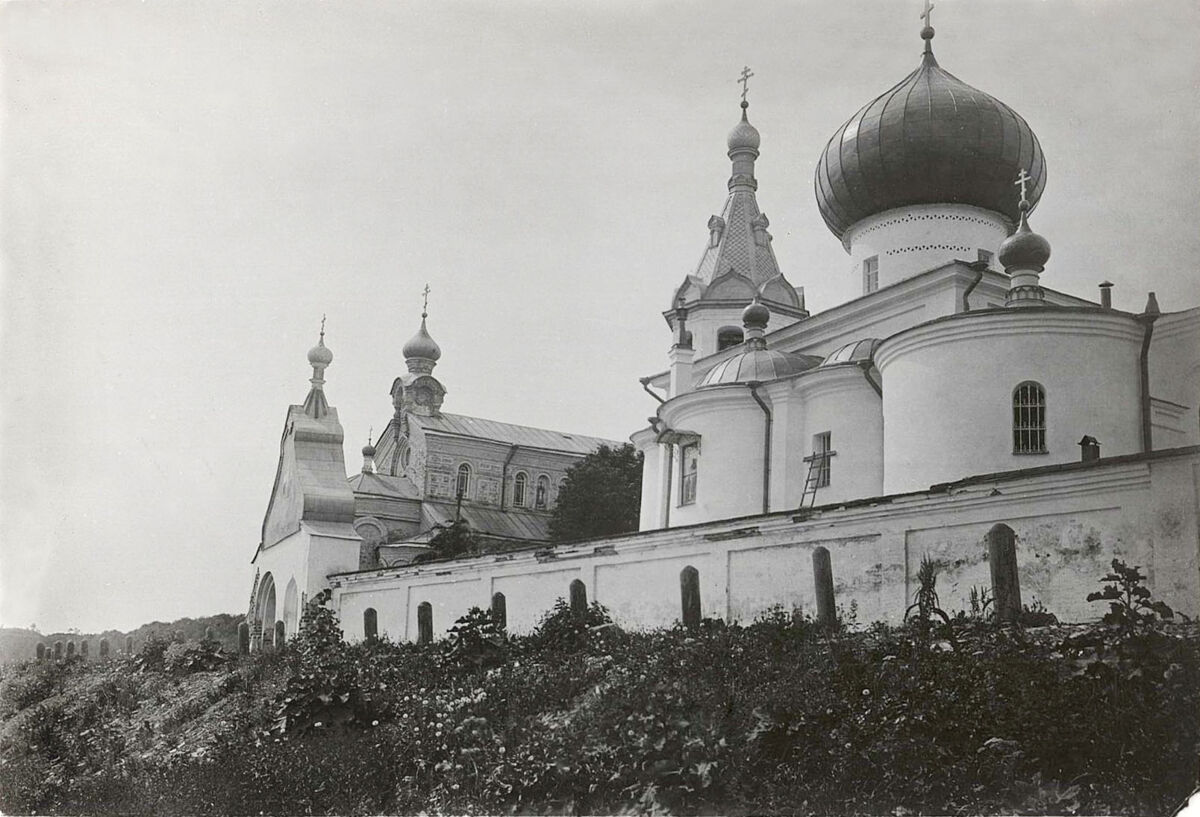 Никольский мужской монастырь. Собор Николая Чудотворца, Старая Ладога (Волховский район, Ленинградская область). архивная фотография, Фото Н.Г.Буниатова, 1913-1914. Научно-исследовательский музей при Российской Академии художеств, НИМ РАХ КП-108/683-1. Ф-14345 (сайт artsacademymuseum.org ). Изображение обработано.