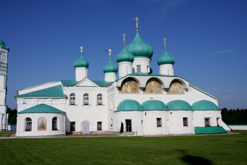 Старая Слобода. Александро-Свирский монастырь. Собор Спаса Преображения. фасады